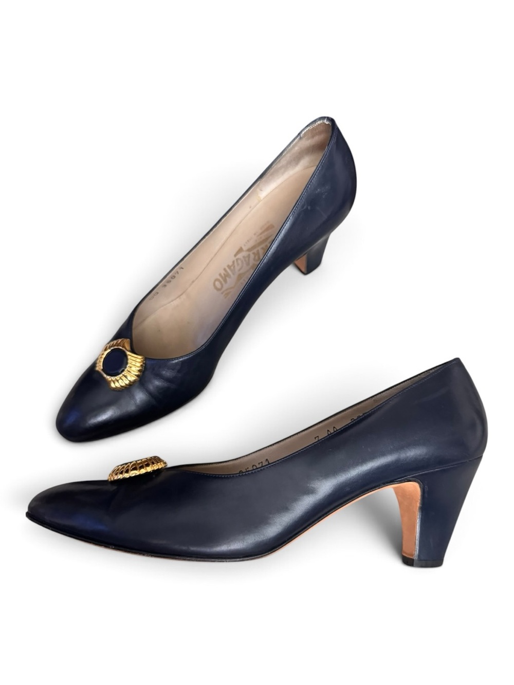 Vintage 70s Salvatore Ferragamo Navy Leather Gold Medallion Pumps 7 AA